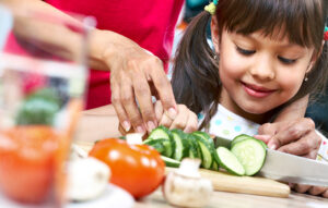 آموزش خوردن غذای سالم به کودکان