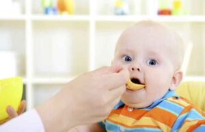 تغذیه کودک با سرلاک