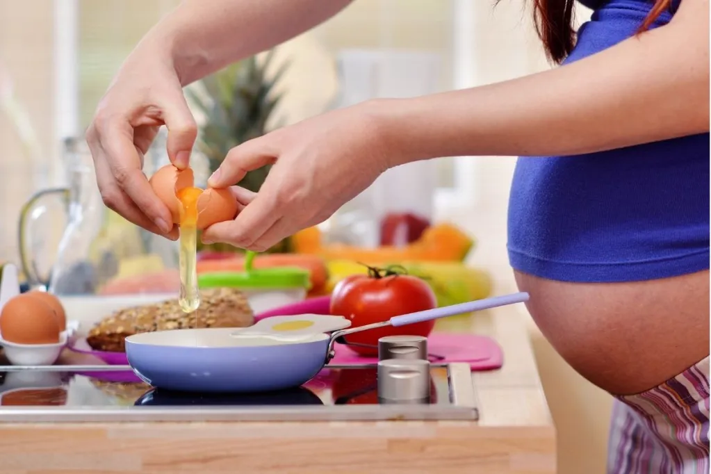 Read more about the article چرا رژیم غذایی در دوران بارداری برای شما و کودکتان مهم است؟