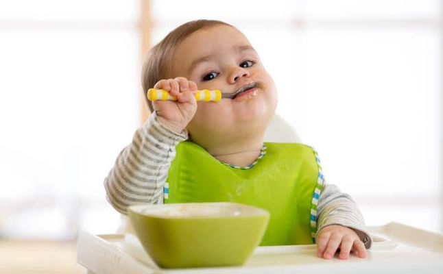 Read more about the article تغذیه کودک در سال اول چه اهمیتی دارد؟
